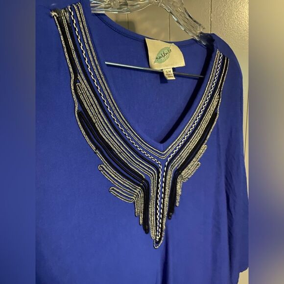 Nurture Blue /Embroidery top super stretchy. - Picture 3 of 4